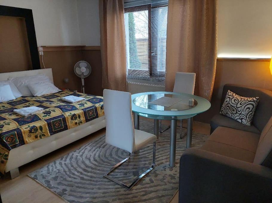 Ujszeged Apartman Buitenkant foto