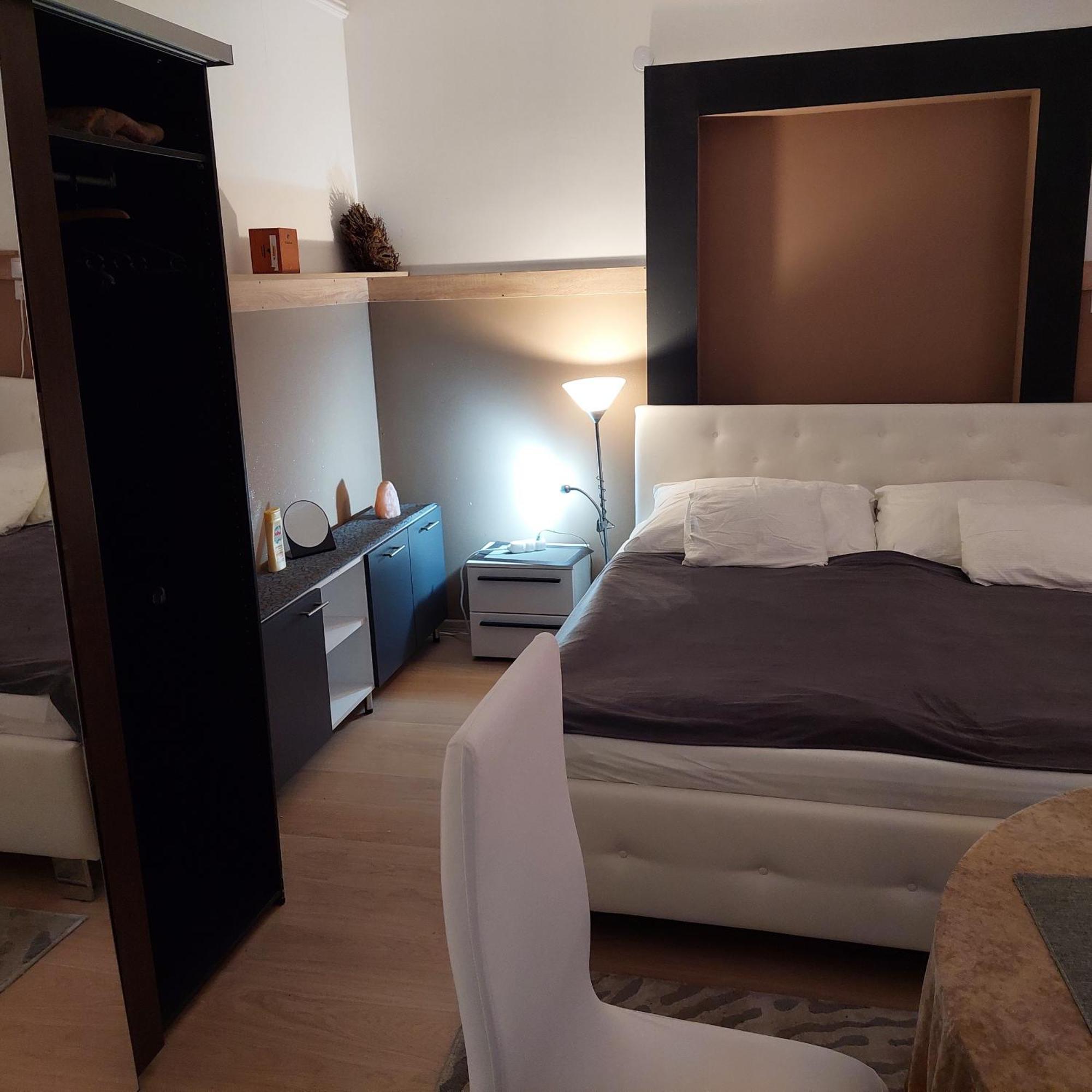 Ujszeged Apartman Buitenkant foto