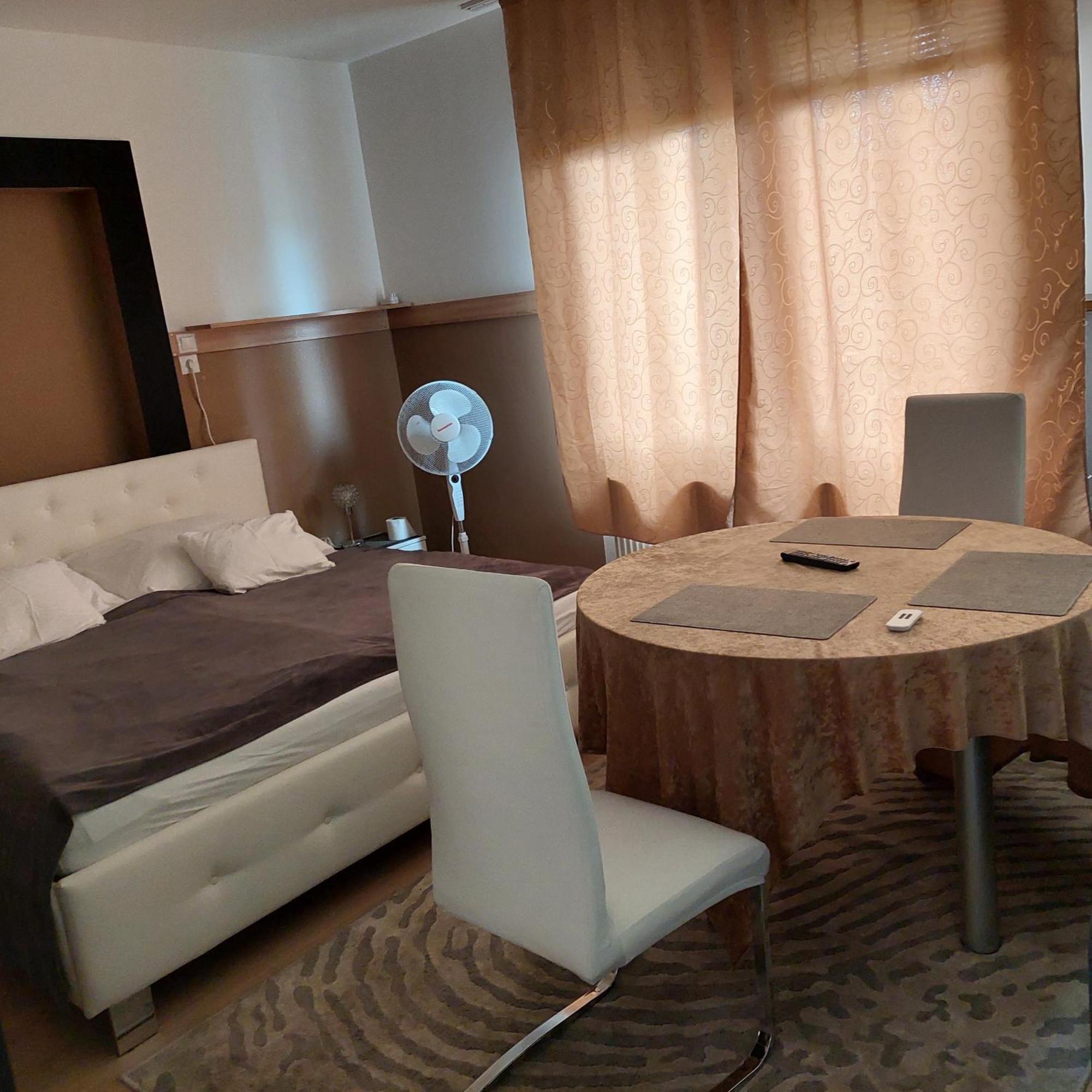 Ujszeged Apartman Buitenkant foto